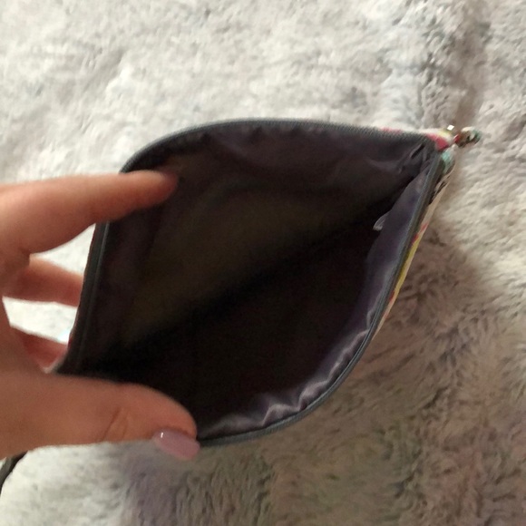 CLOSET CLOSING! - Picture 3 of 6